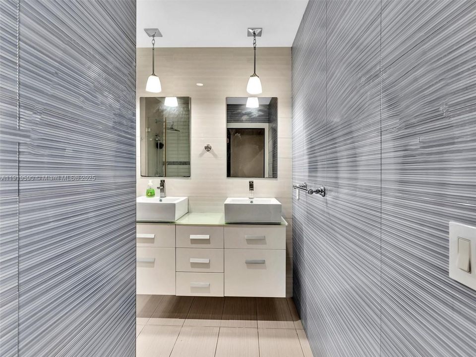 待售: $2,250,000 (5 贝兹, 4 浴室, 4073 平方英尺)