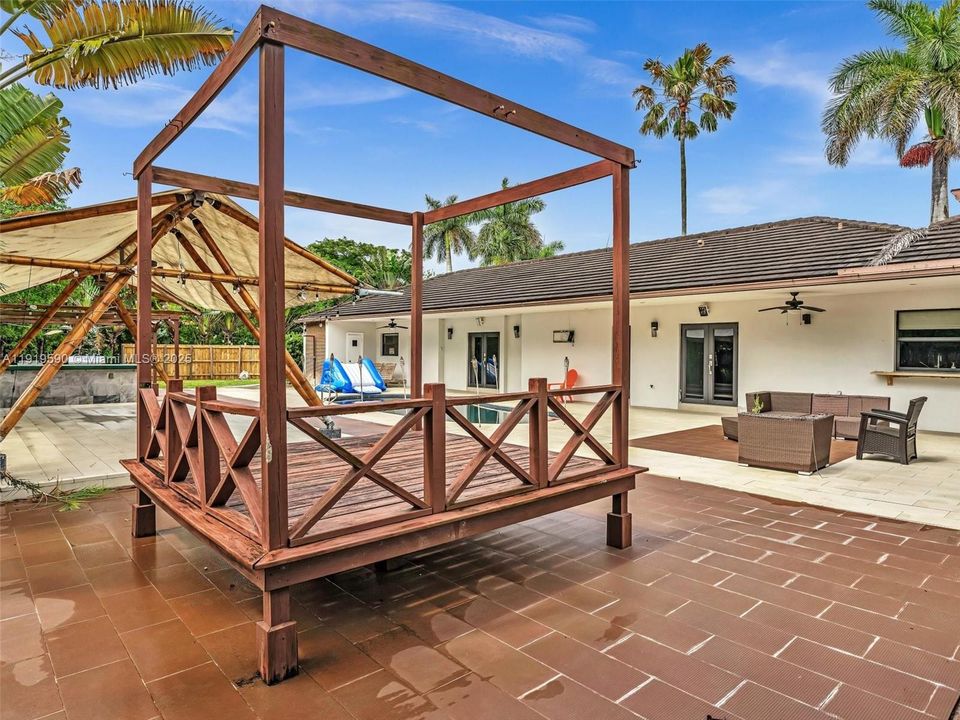 待售: $2,250,000 (5 贝兹, 4 浴室, 4073 平方英尺)