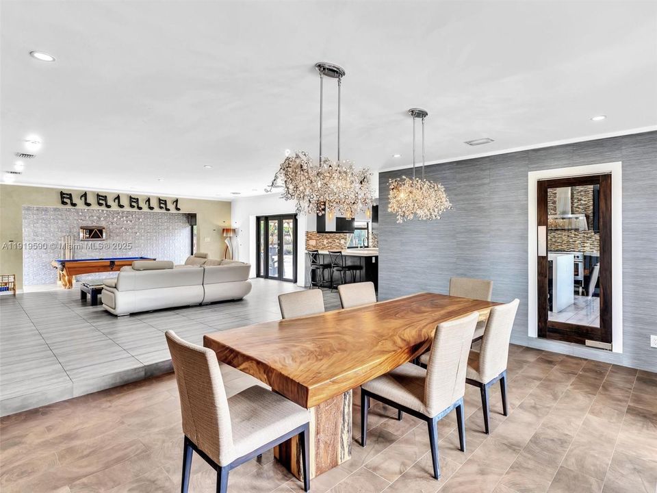 待售: $2,250,000 (5 贝兹, 4 浴室, 4073 平方英尺)