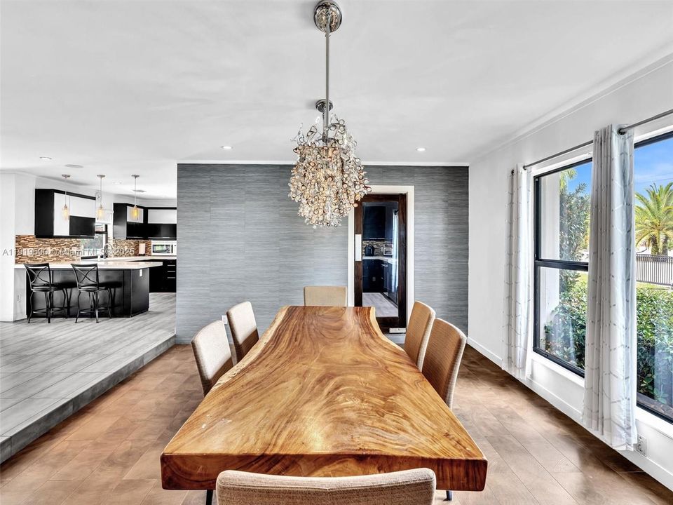 待售: $2,250,000 (5 贝兹, 4 浴室, 4073 平方英尺)