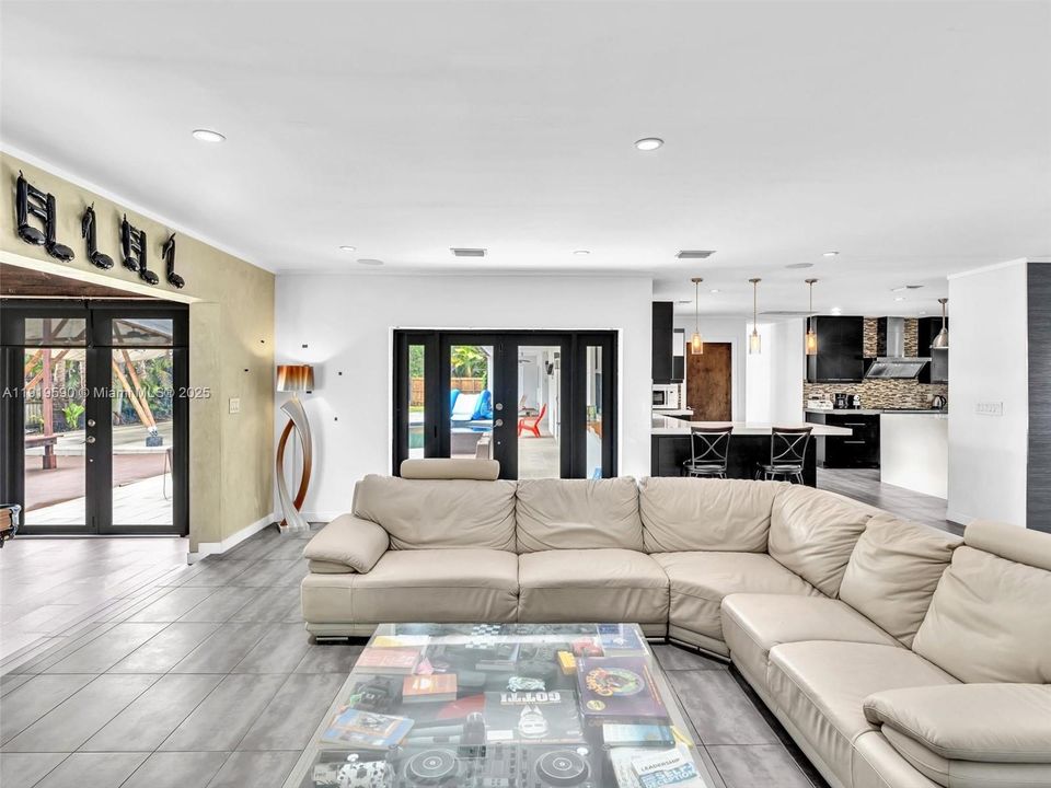 待售: $2,250,000 (5 贝兹, 4 浴室, 4073 平方英尺)