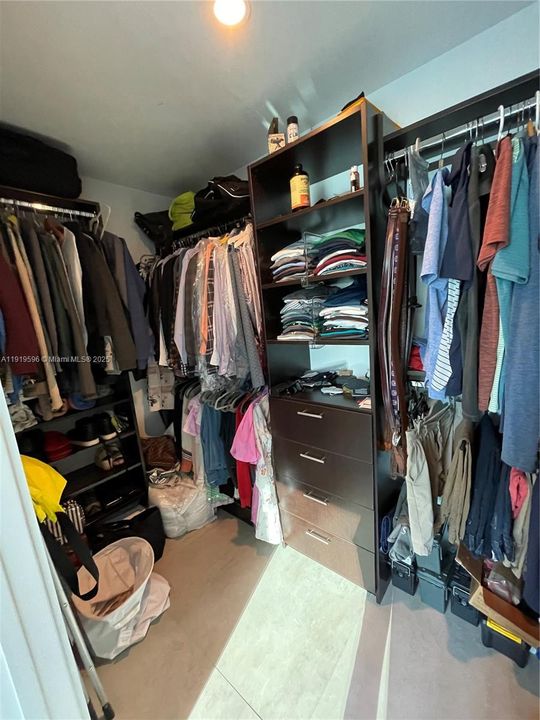 Recently Rented: $4,000 (1 beds, 1 baths, 905 Square Feet)