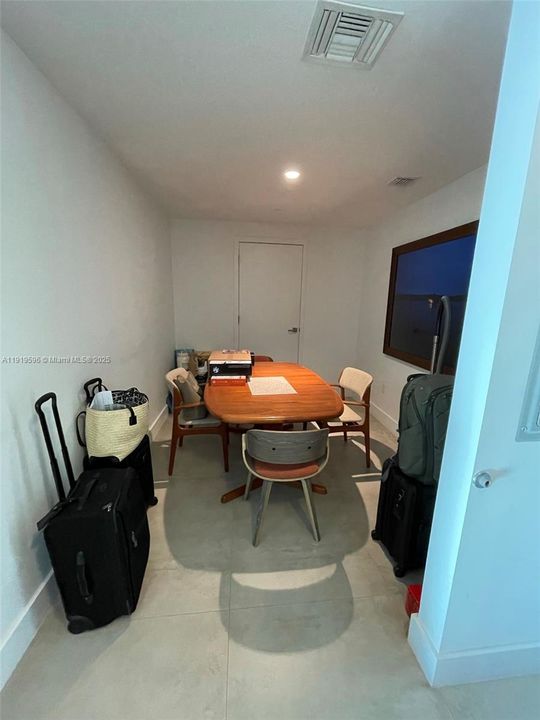 Recently Rented: $4,000 (1 beds, 1 baths, 905 Square Feet)