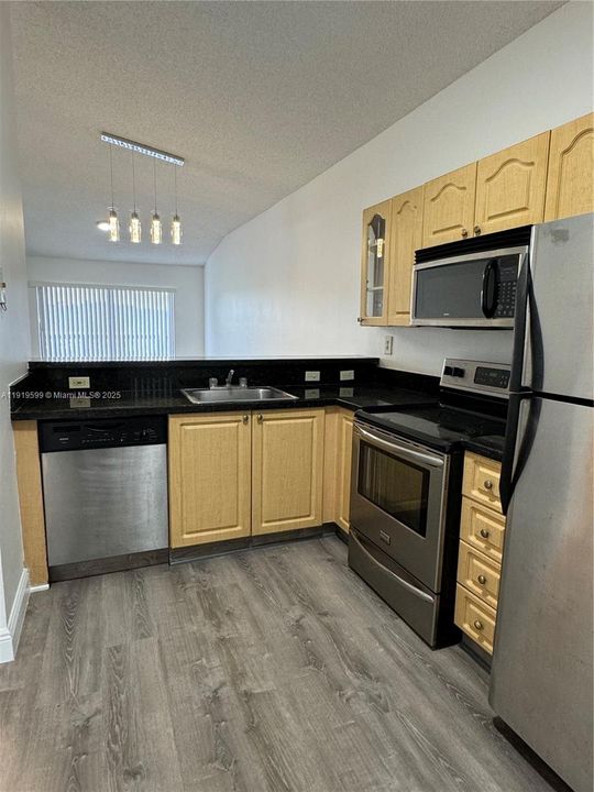 For Rent: $1,995 (2 beds, 2 baths, 986 Square Feet)