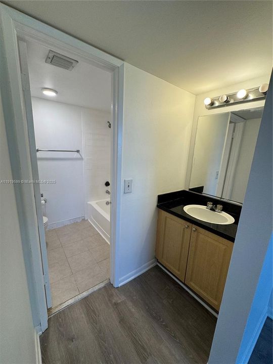 For Rent: $1,995 (2 beds, 2 baths, 986 Square Feet)
