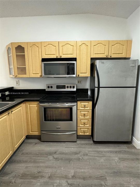 For Rent: $1,995 (2 beds, 2 baths, 986 Square Feet)