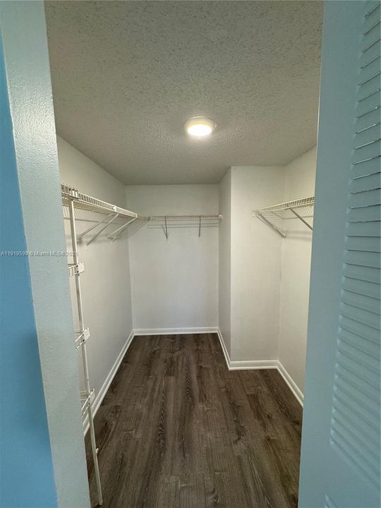 For Rent: $1,995 (2 beds, 2 baths, 986 Square Feet)