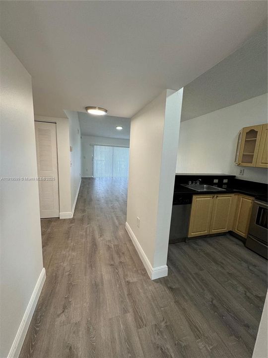 For Rent: $1,995 (2 beds, 2 baths, 986 Square Feet)