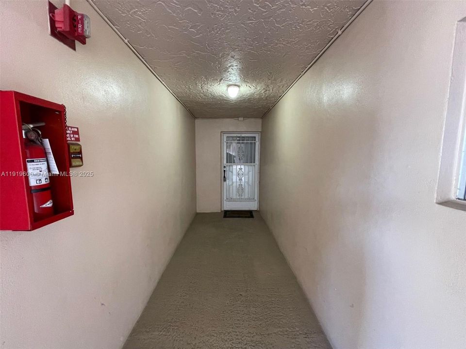 For Sale: $222,000 (2 beds, 2 baths, 940 Square Feet)