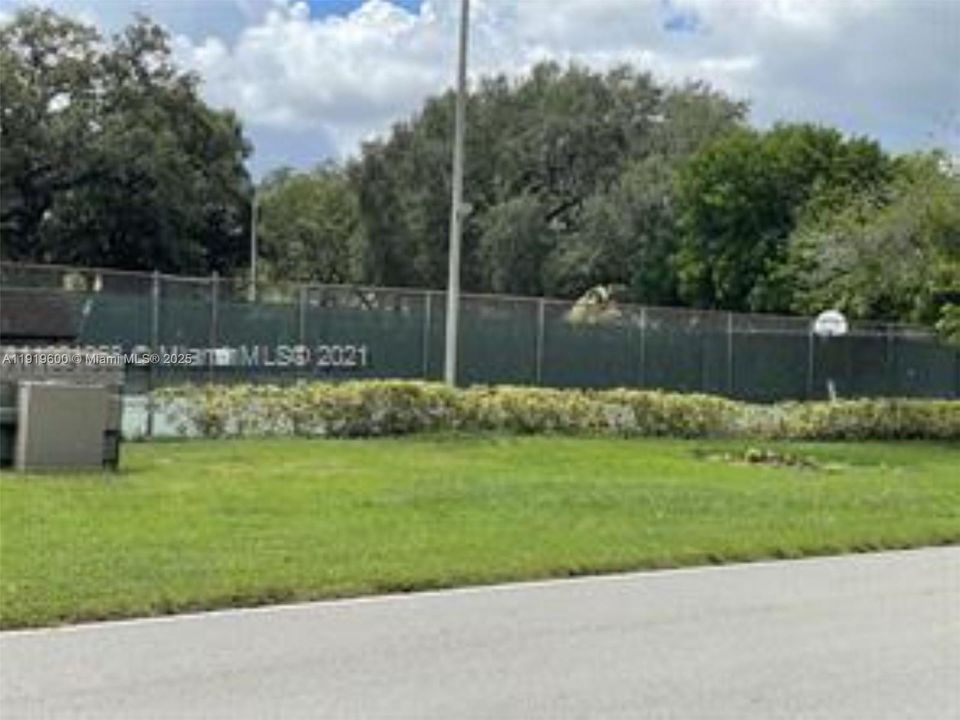 For Sale: $222,000 (2 beds, 2 baths, 940 Square Feet)