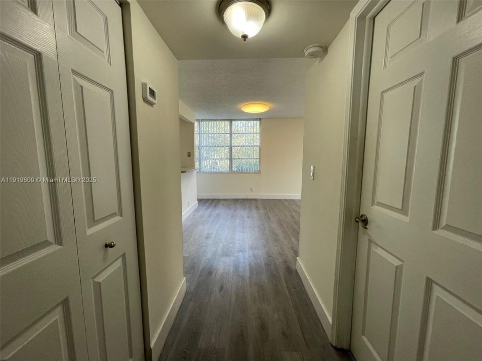 For Sale: $222,000 (2 beds, 2 baths, 940 Square Feet)