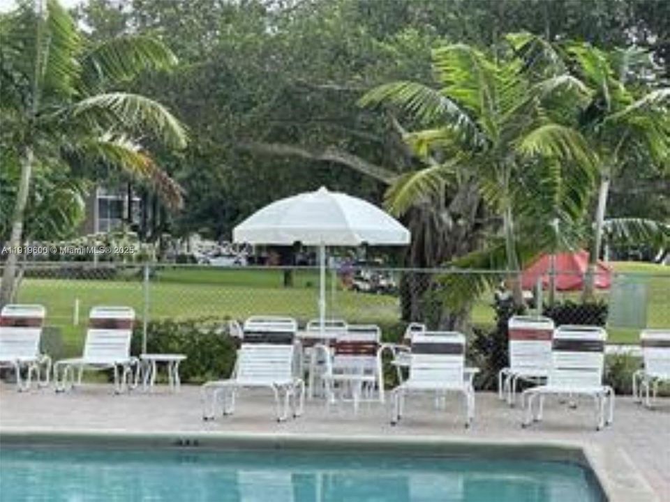 For Sale: $222,000 (2 beds, 2 baths, 940 Square Feet)