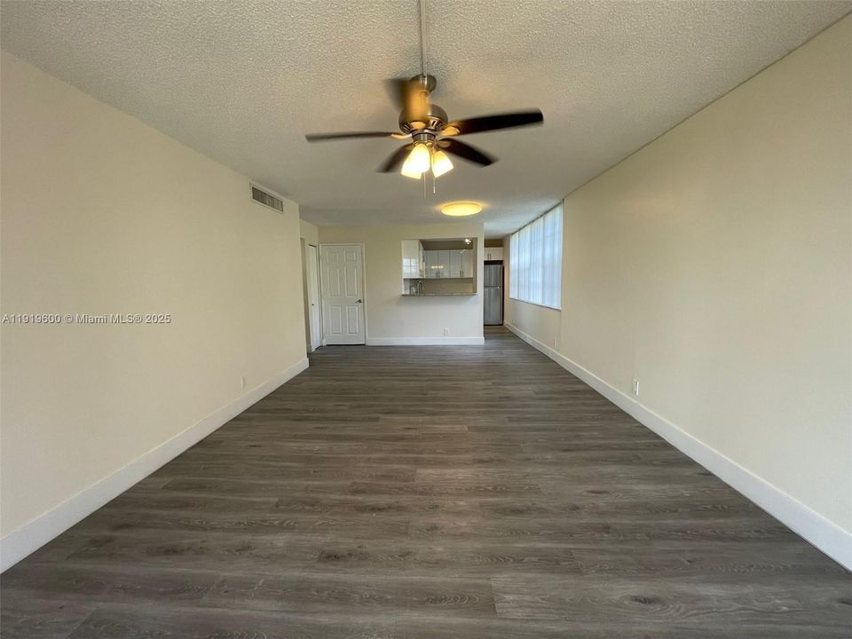 For Sale: $222,000 (2 beds, 2 baths, 940 Square Feet)