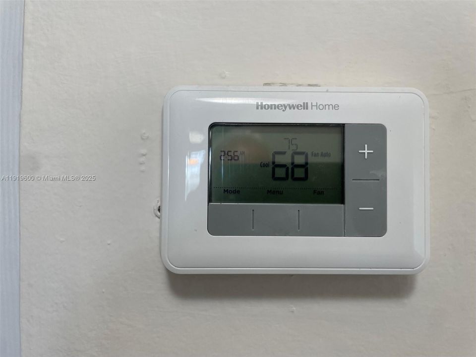 For Sale: $222,000 (2 beds, 2 baths, 940 Square Feet)