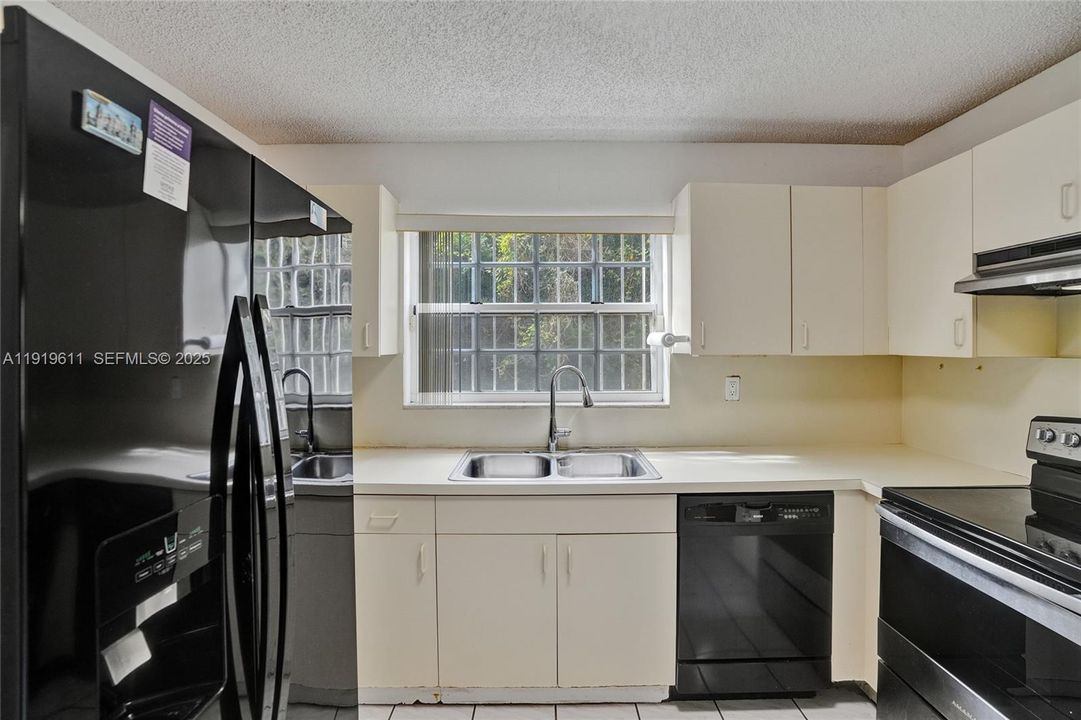 待售: $1,150,000 (3 贝兹, 2 浴室, 1410 平方英尺)