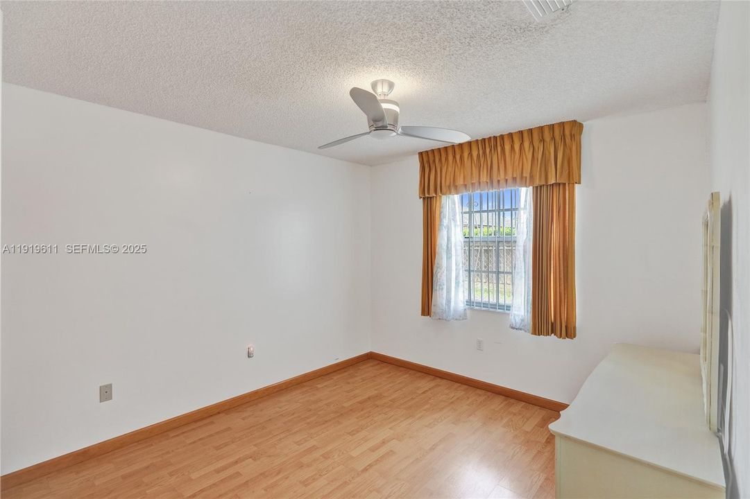 待售: $1,150,000 (3 贝兹, 2 浴室, 1410 平方英尺)