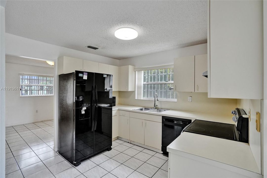 待售: $1,150,000 (3 贝兹, 2 浴室, 1410 平方英尺)