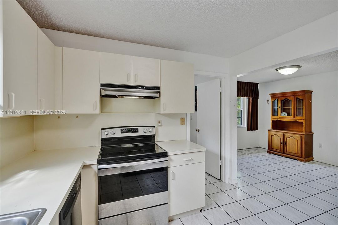 待售: $1,150,000 (3 贝兹, 2 浴室, 1410 平方英尺)