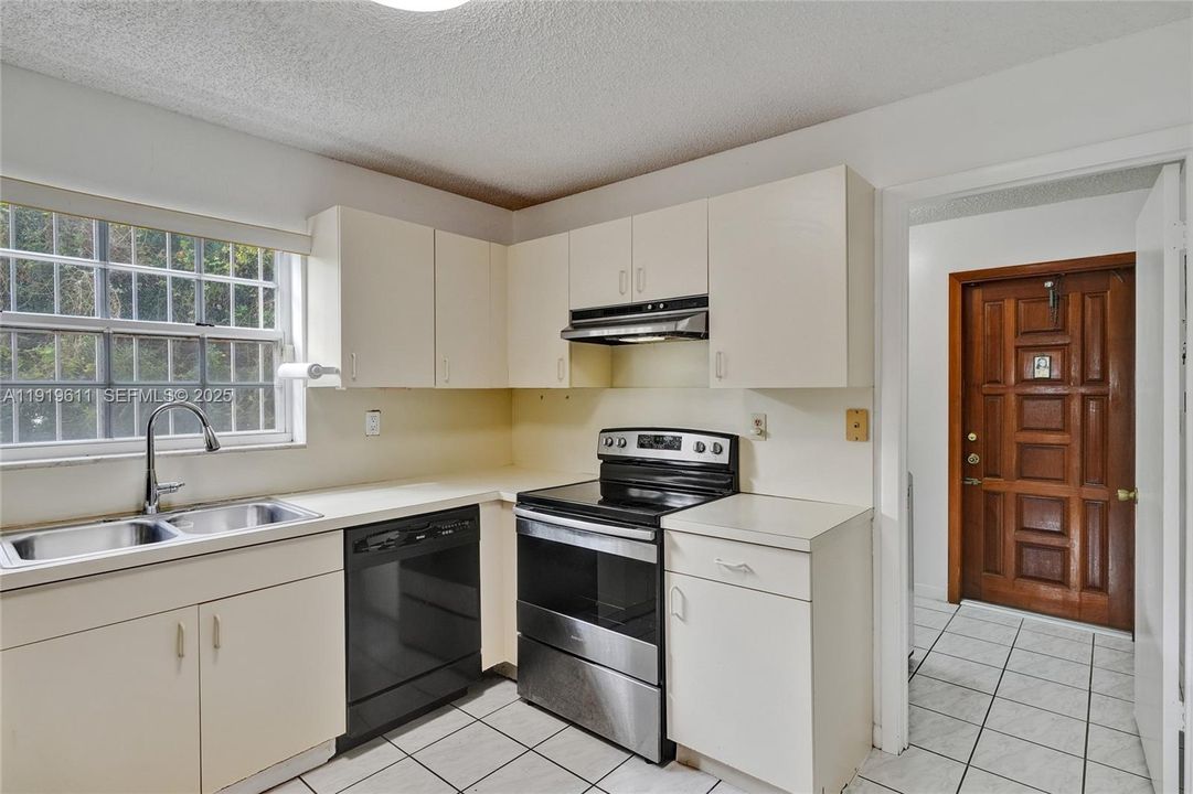 待售: $1,150,000 (3 贝兹, 2 浴室, 1410 平方英尺)