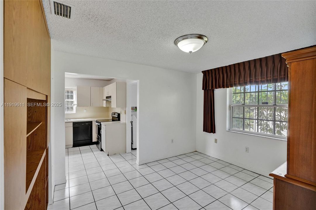 待售: $1,150,000 (3 贝兹, 2 浴室, 1410 平方英尺)