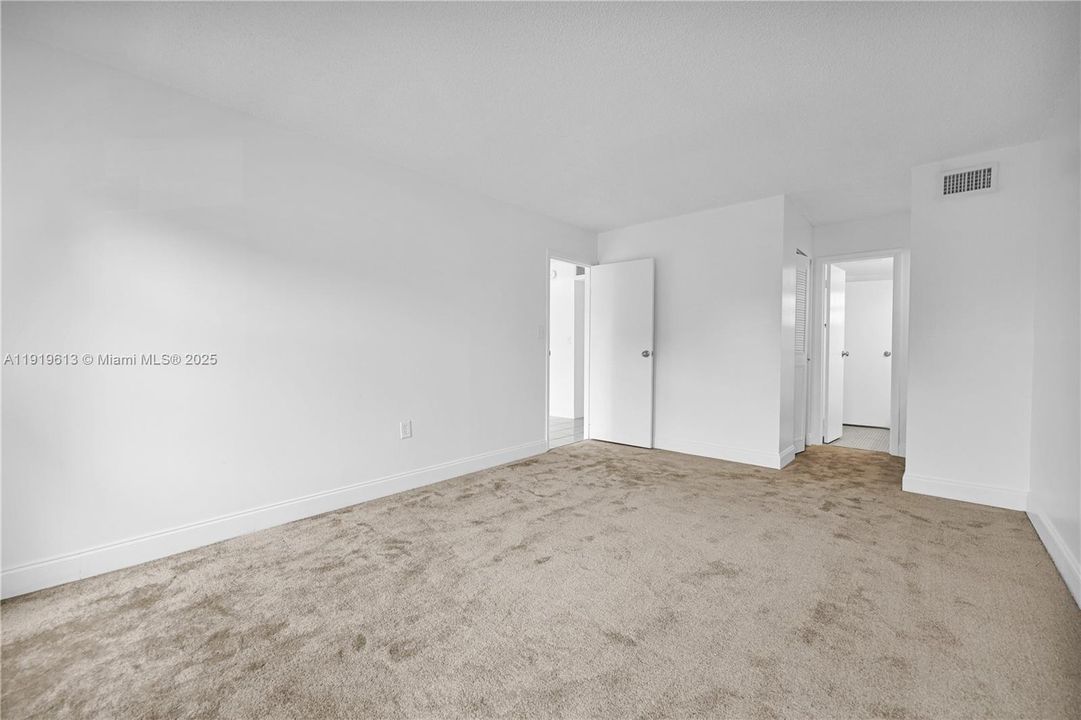 For Rent: $1,725 (1 beds, 1 baths, 986 Square Feet)
