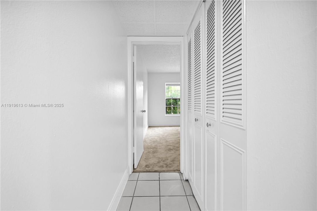 For Rent: $1,725 (1 beds, 1 baths, 986 Square Feet)