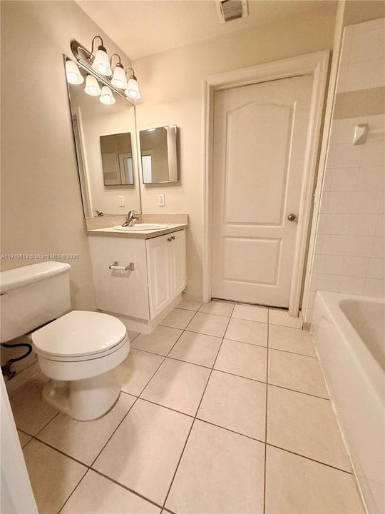 待售: $330,000 (2 贝兹, 2 浴室, 1403 平方英尺)