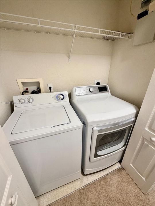 待售: $330,000 (2 贝兹, 2 浴室, 1403 平方英尺)