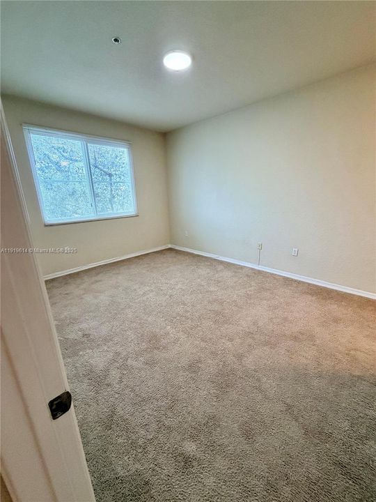 待售: $330,000 (2 贝兹, 2 浴室, 1403 平方英尺)