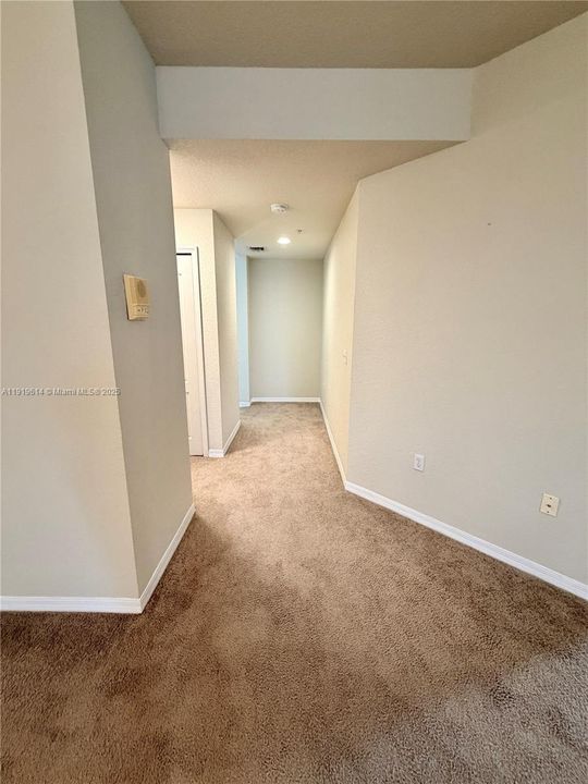 待售: $330,000 (2 贝兹, 2 浴室, 1403 平方英尺)