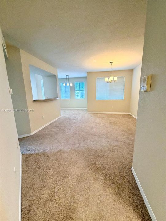 待售: $330,000 (2 贝兹, 2 浴室, 1403 平方英尺)