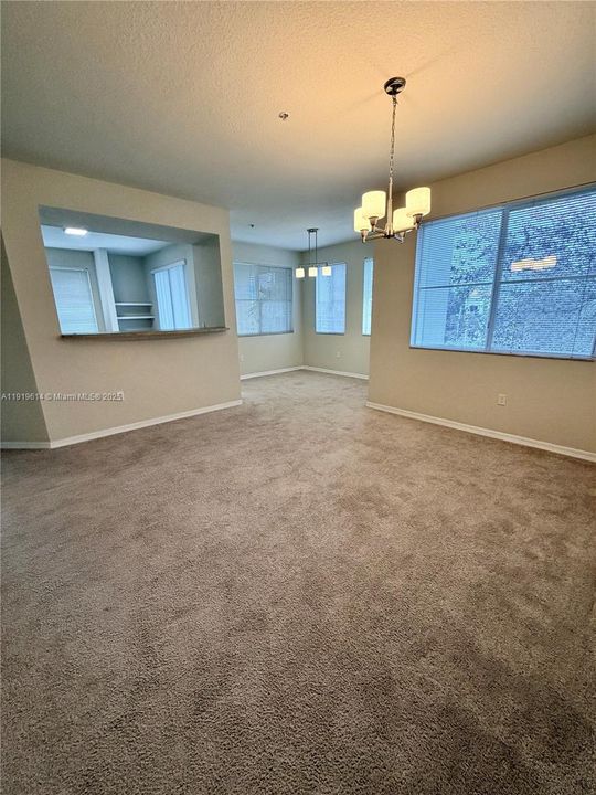 待售: $330,000 (2 贝兹, 2 浴室, 1403 平方英尺)