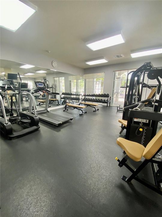 待售: $330,000 (2 贝兹, 2 浴室, 1403 平方英尺)