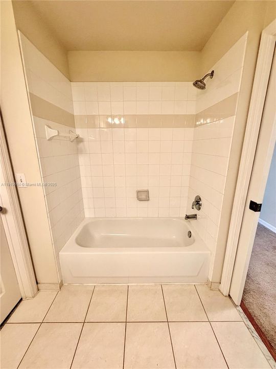 待售: $330,000 (2 贝兹, 2 浴室, 1403 平方英尺)