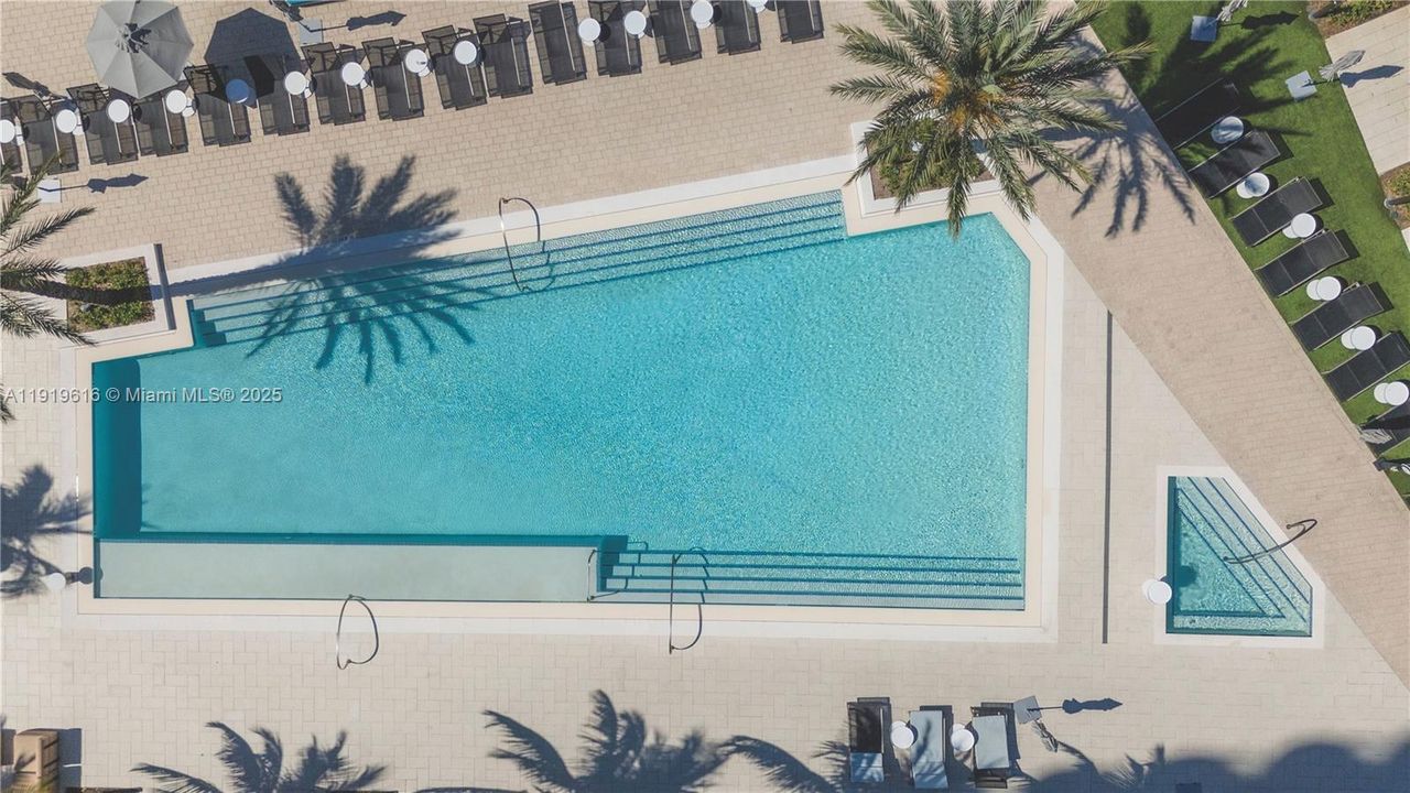 For Sale: $1,330,000 (2 beds, 2 baths, 1483 Square Feet)