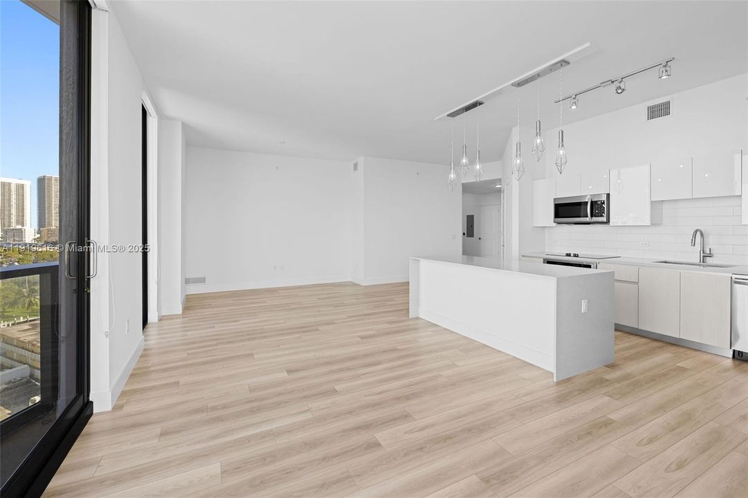 For Sale: $1,330,000 (2 beds, 2 baths, 1483 Square Feet)