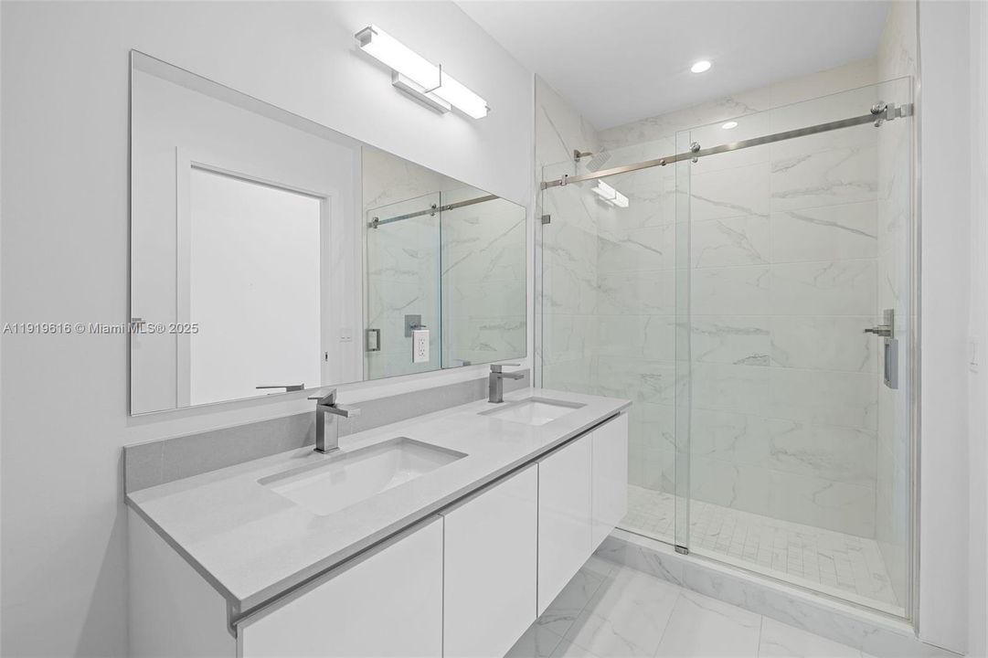 For Sale: $1,330,000 (2 beds, 2 baths, 1483 Square Feet)