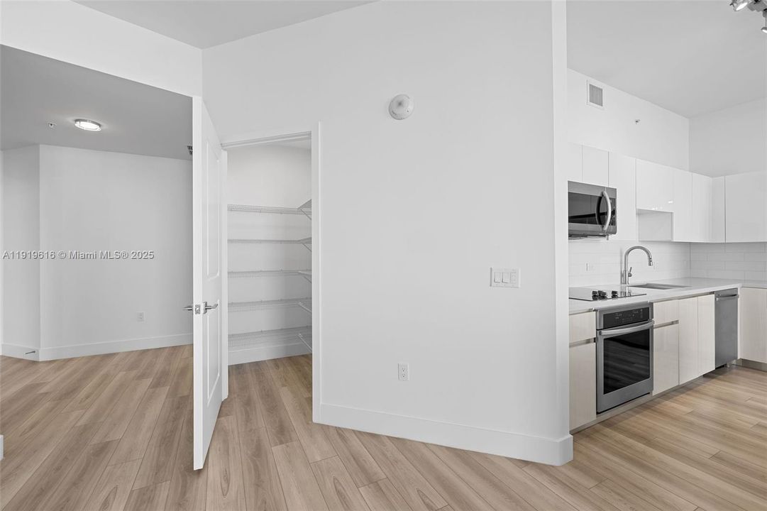 For Sale: $1,330,000 (2 beds, 2 baths, 1483 Square Feet)