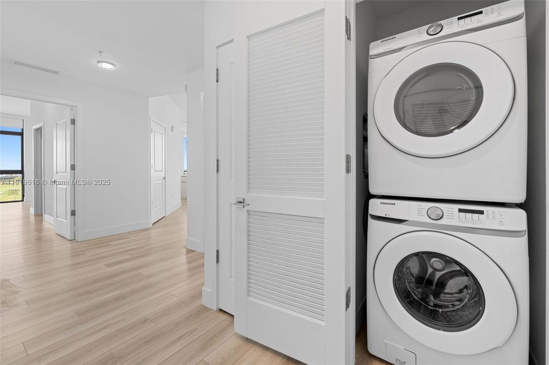 For Sale: $1,330,000 (2 beds, 2 baths, 1483 Square Feet)