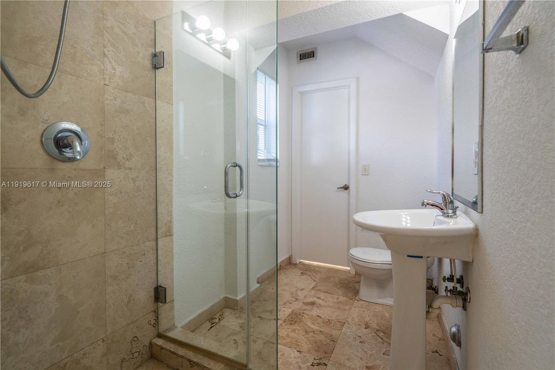 En Renta: $3,200 (2 camas, 2 baños, 1000 Pies cuadrados)