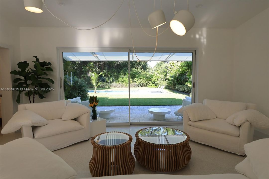 В аренду: $8,500 (3 спален, 2 ванн, 1761 Квадратных фут)