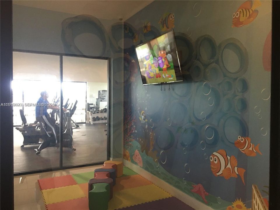 For Sale: $584,000 (3 beds, 3 baths, 1848 Square Feet)