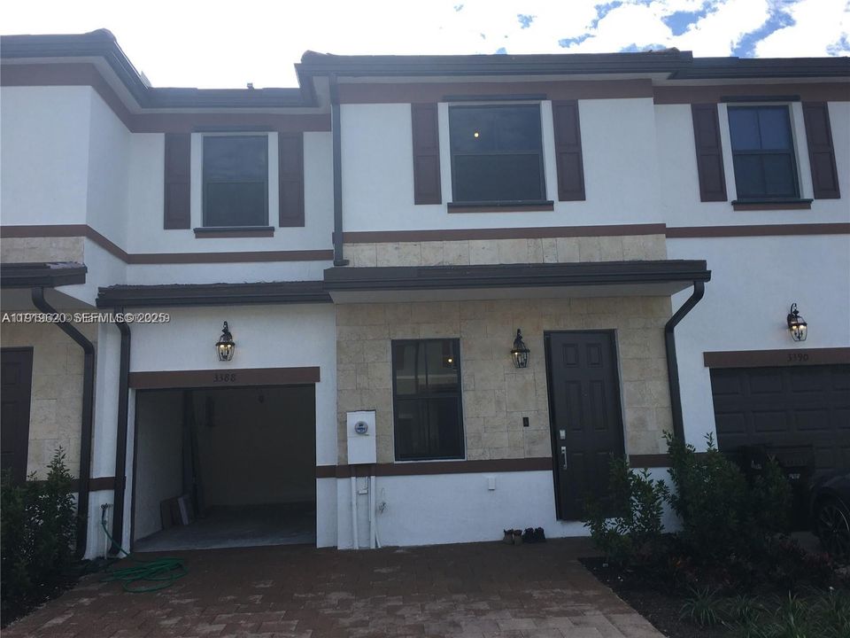 For Sale: $584,000 (3 beds, 3 baths, 1848 Square Feet)