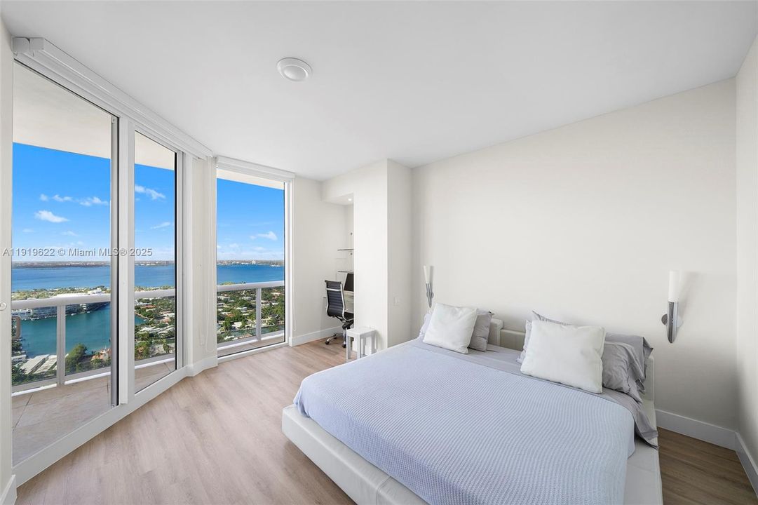 For Rent: $6,000 (1 beds, 2 baths, 1160 Square Feet)