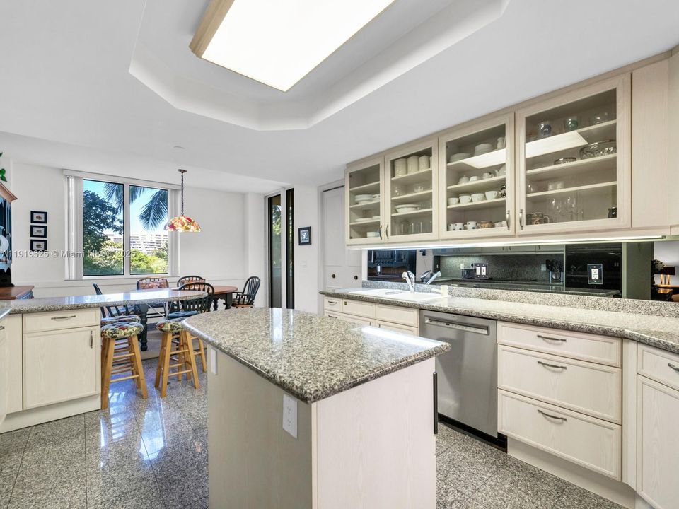 待售: $3,850,000 (4 贝兹, 4 浴室, 3480 平方英尺)