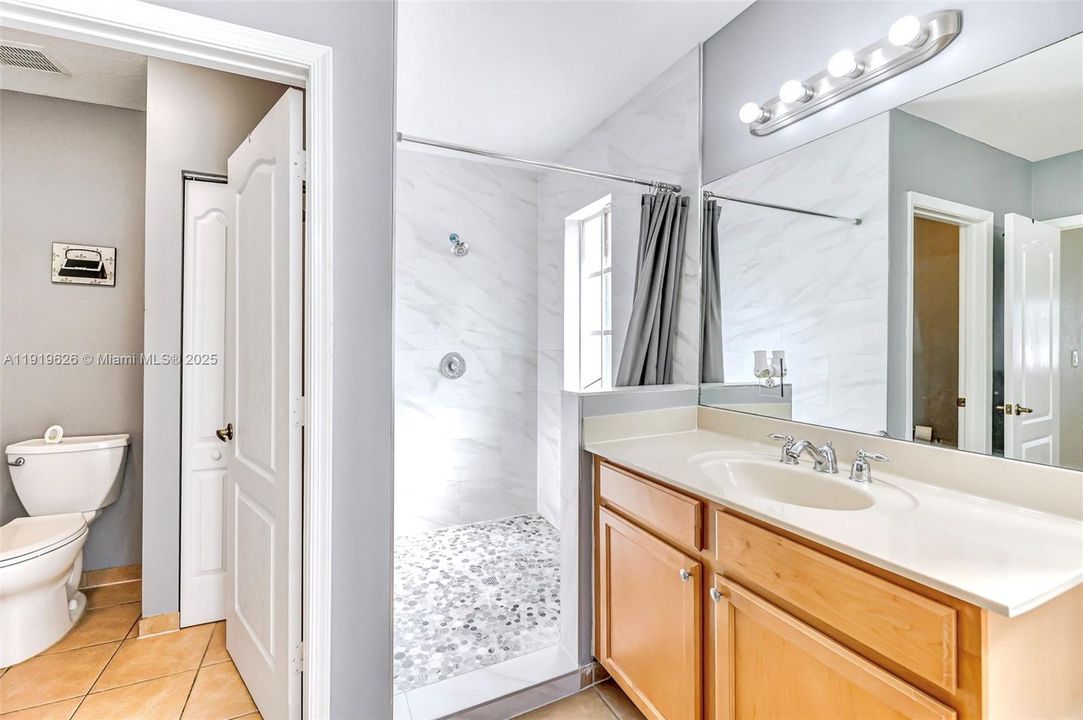 Под контрактом: $535,000 (5 спален, 4 ванн, 3120 Квадратных фут)