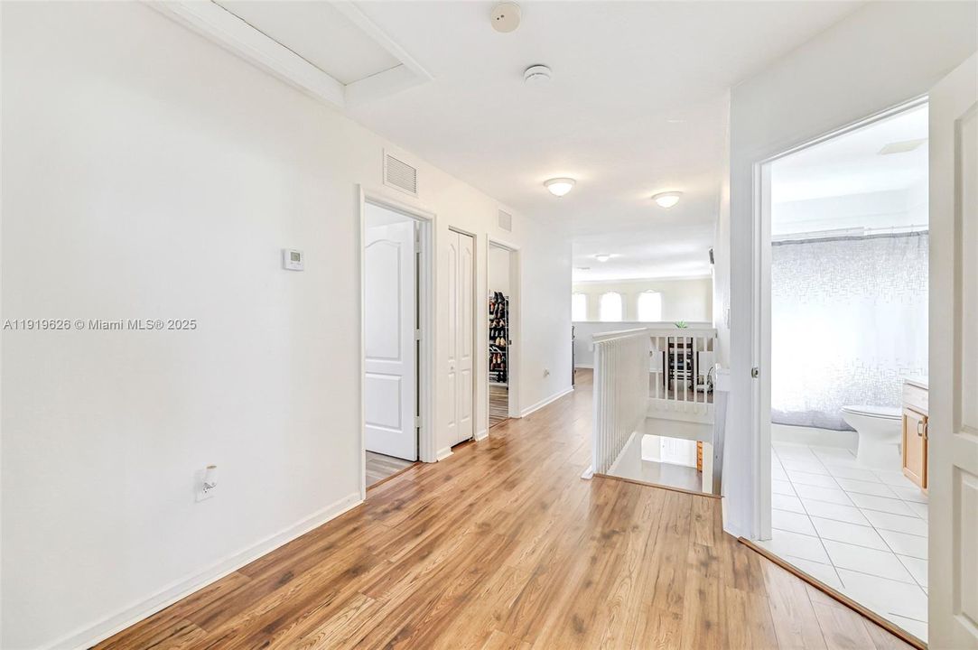 Под контрактом: $535,000 (5 спален, 4 ванн, 3120 Квадратных фут)