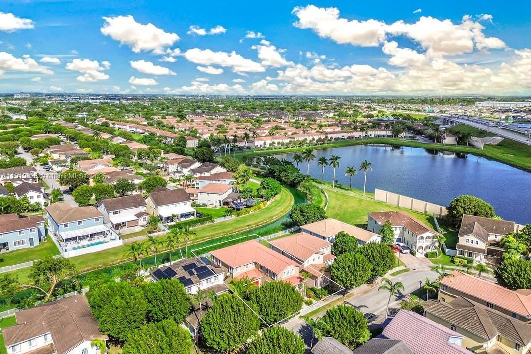 Под контрактом: $535,000 (5 спален, 4 ванн, 3120 Квадратных фут)