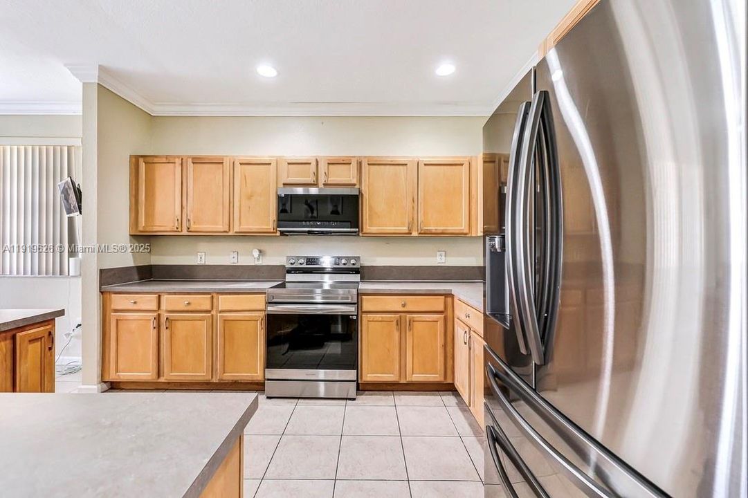 Под контрактом: $535,000 (5 спален, 4 ванн, 3120 Квадратных фут)