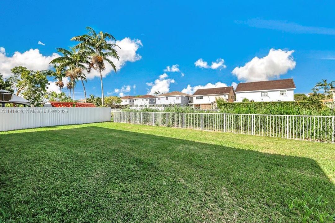 Под контрактом: $535,000 (5 спален, 4 ванн, 3120 Квадратных фут)